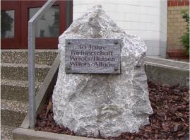 Gedenkstein_Partnerschaft_Willofs